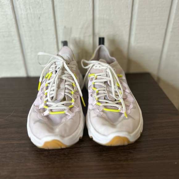 Sorel Kinetic Breakthru Tech Lace Sneakers, size 9. - Picture 2 of 9